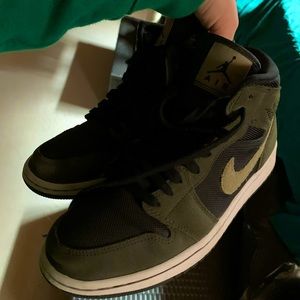 Womens size 7.5, real Jordan’s, great condition well for around 350